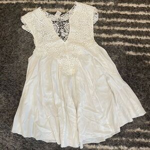 Anna Kaci white sleeveless blouse